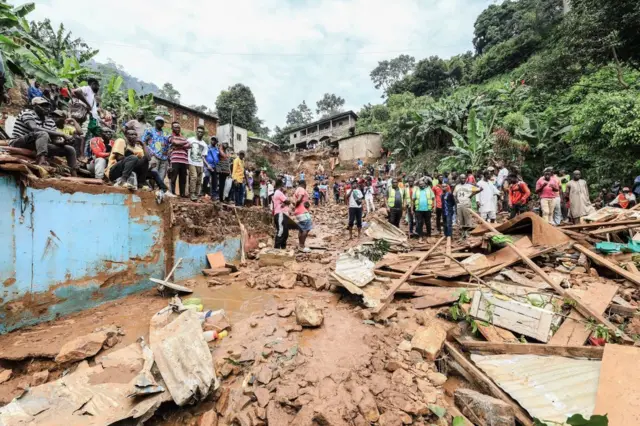 Les fouilles se poursuivent à Mbankolo après l'éboulement de terrain