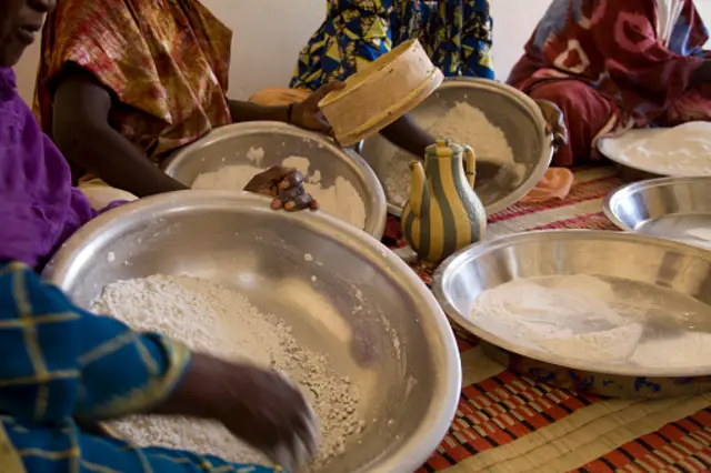 Préparation de couscous au Sénégal