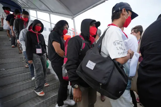  மியான்மரின் ஆன்லைன் மோசடி மையங்களில் இருந்து மீட்கப்பட்டவர்கள் 