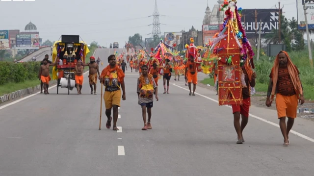 उत्तर प्रदेश सरकार ने सुप्रीम कोर्ट में दलील दी कि कांवड़ यात्रा के शांतिपूर्ण संचालन के लिए ये फ़ैसला लिया गया था