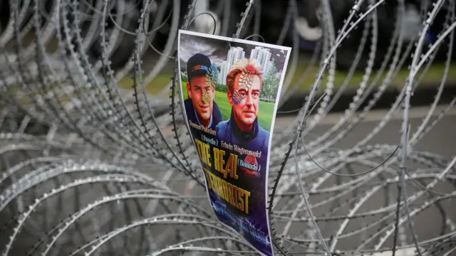 الشرطة السويدية سمحت من قبل لراسموس بالودان بتنظيم مظاهرة في يناير/كانون الثاني، وهو ناشط سويدي دنماركي سبق أن أدين بالعنصرية.