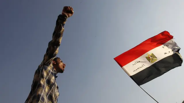 ผู้ชุมนุมประท้วงที่จัตุรัสทาฮีร์ในกรุงเตหะราน เมื่อ 4 มิ.ย.2012