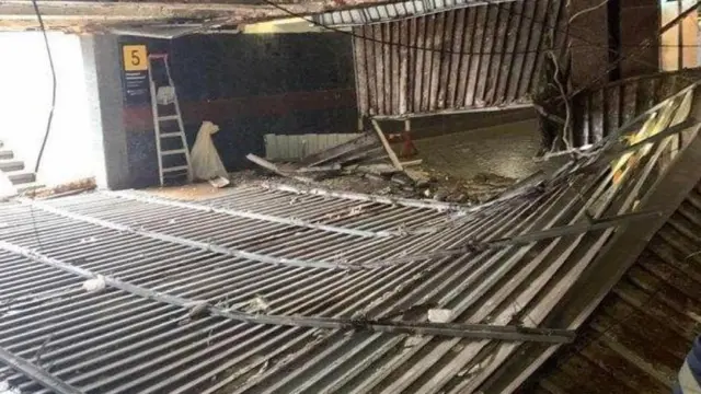 В переході у центрі Києва обвалилася стеля