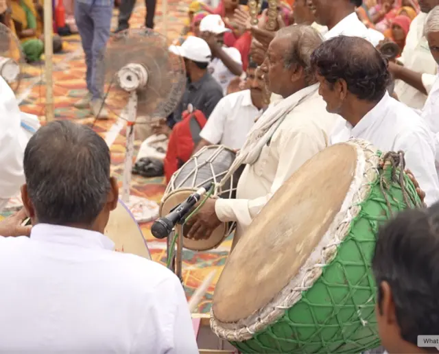 RTI ACTનાં 20 વર્ષ : ગુજરાતની પડોશમાં આવેલું એ ગામ જ્યાંથી માહિતી અધિકાર ચળવળનો પાયો નંખાયો હતો, બીબીસી ગુજરાતી રાઇટ ટુ ઇન્ફોર્મેશન માહિતી અધિકાર 2005