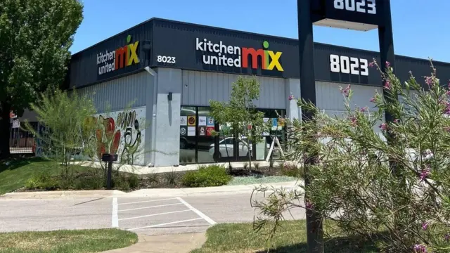 تقدم شركة "كيتشن يونايتد" حاليًا خدمة "ميكس" في 10 مواقع أمريكية