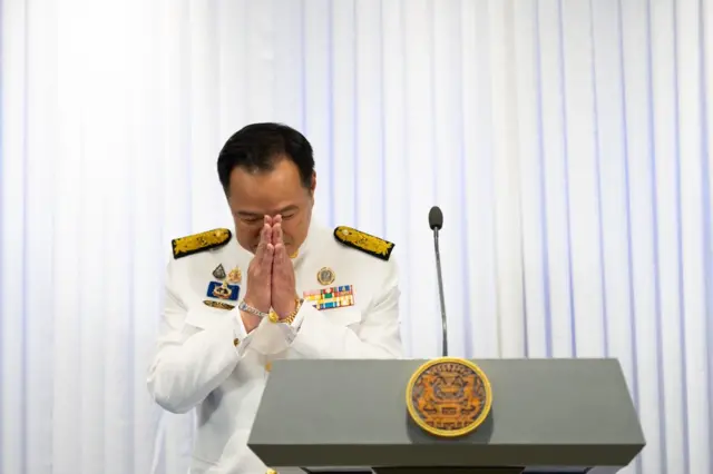 "ผมจะยุบสภา ภายในกรอบเวลา 4 เดือนที่ได้มีข้อตกลงไว้ เพื่อที่เราจะได้คืนอำนาจให้กลับคืนสู่พี่น้องประชาชน ให้พี่น้องประชาชนได้ตัดสินใจอนาคตของประเทศต่อไป" นายอนุทินให้คำมั่น