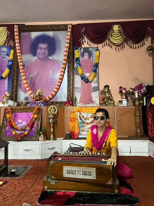 मेनुका पछिल्लो समय साईबाबा भक्त बनेकी छन्