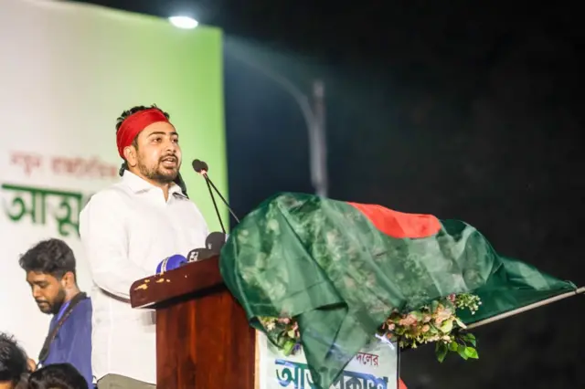 উপদেষ্টা পদ ছেড়ে দলের নেতৃত্ব দিচ্ছেন নাহিদ ইসলাম 