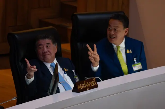 รองนายกฯ กับนายกฯ