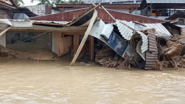 Banjir bandang di Masamba