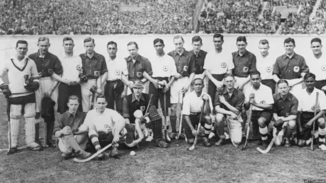 1928ની ઑલિમ્પિક્સમાં પ્રતિસ્પર્ધી બનેલી ભારત અને નેધરલૅન્ડની હોકી ટીમ.