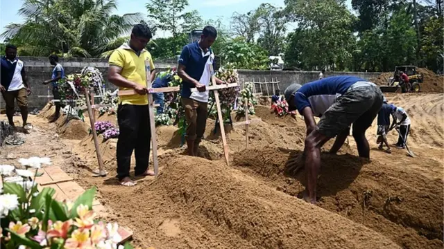 మృతదేహాల ఖననం