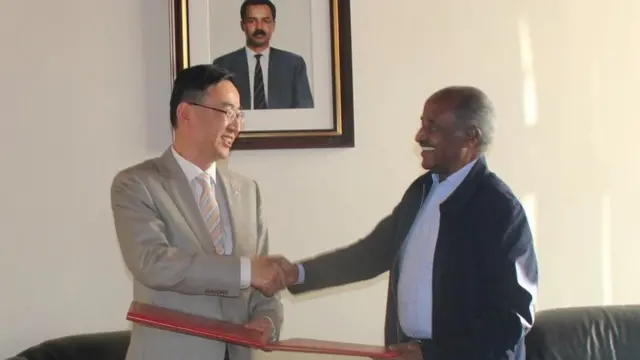 ኣምባሳደር ቻይና ኣብ ኤርትራ ካይ ገ (ጸጋም) ሚኒስተር ጉዳያት ወጻኢ ኤርትራ ዑስማን ሳልሕ (የማን)