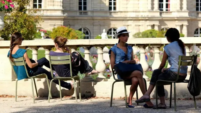 اعتاد الفرنسيون على الإجابة على كل سؤال أو طلب أو اقتراح بالنفي دون تفكير