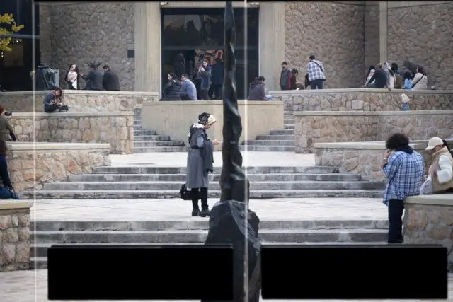 موزه هنرهای معاصر در حاشیه پارک لاله در تهران ساخته شده است که قبل از انقلاب با نام «پارک فرح» شناخته می‌شد