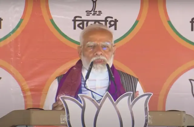 বিভিন্ন ক্ষেত্রে দুর্নীতির অভিযোগ তুলে তৃণমূলকে নিশানায় রেখেছেন প্রধানমন্ত্রী।