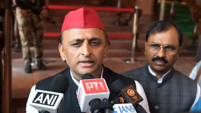 अखिलेश यादव