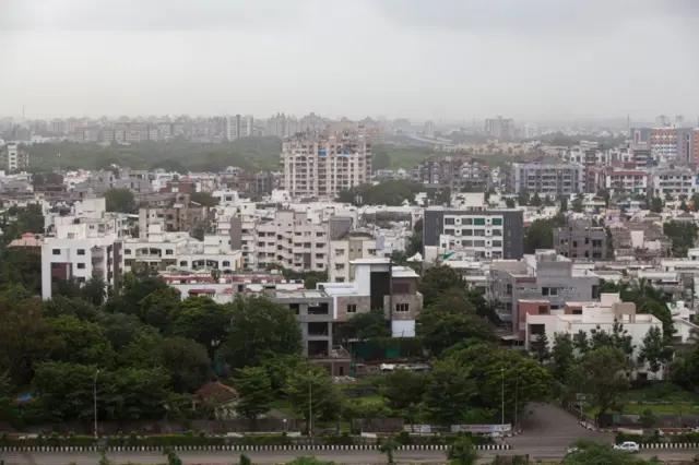पर्यावरणाचा ऱ्हास, हवामान बदल याचे जगभरात भयावह परिणाम दिसून येत आहेत.