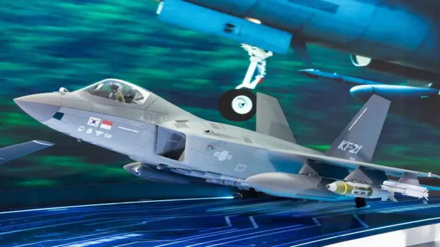 Model jet tempur KF-21, yang dikembangkan oleh Korea Aerospace Industries (KAI), pada Pameran Dirgantara & Pertahanan Internasional Seoul (ADEX) di Pangkalan Udara Seoul di Seongnam.
