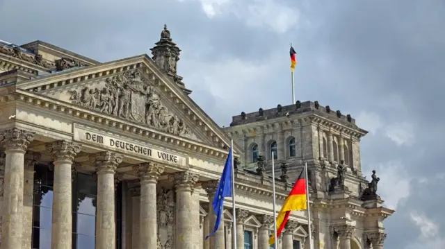 জার্মান সংসদ ভবন 