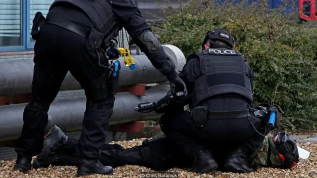 英国有十几个核电站需要保护，防范可能发生的危险，这就是民用核能警察存在的理由。