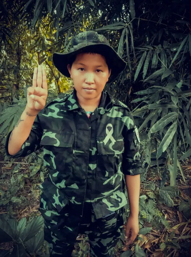 ပါဝါရိန်းဂျား အညိုကောင်အဖြစ် မနန်းဝင့်ဝါ