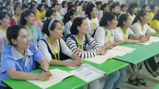 Uygur kız çocukları eğitim
