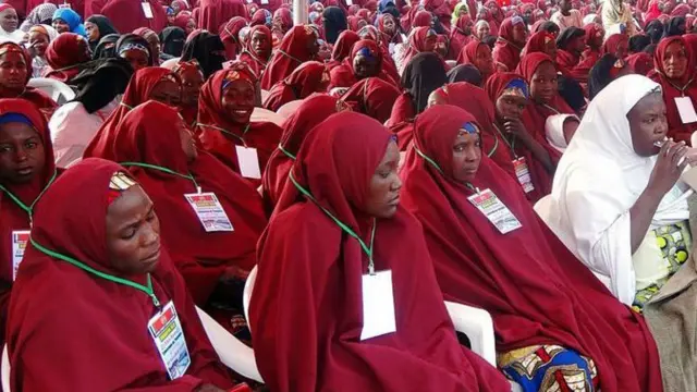 Aworan awọn obinrin to n lọ sile ọkọ