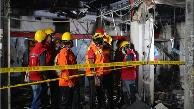 উদ্ধার পরিকল্পনা করছেন ফায়ার সার্ভিস অ্যান্ড সিভিল সার্ভিসের সদস্যরা