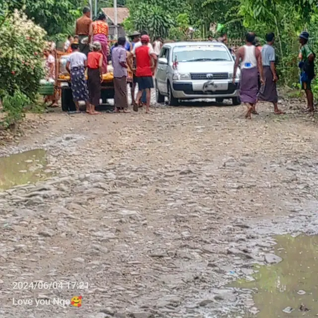 ဇွန် ၄ ရက် ဆင်ခေါင်းရွာ ဗုံးကြဲခံရပြီးကာစမြင်ကွင်း