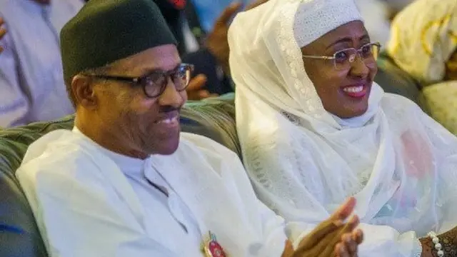 Aarẹ Buhari pẹlu iyawo rẹ, Aisha