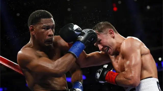 Геннадій Головкін переміг Деніела Джейкобса суддівським рішенням