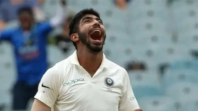 பந்துவீச்சில் மிரட்டிய பூம்ரா