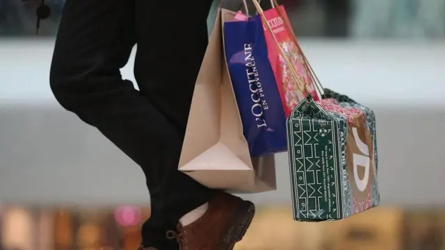 كيف تدخر الأموال بالامتناع عن الشراء لمدة عام؟