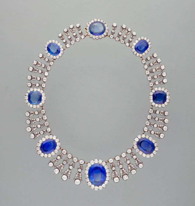 سارقان تعدادی از اشیا متعلق به ملکه ماریآملی، همسر پادشاه لویی فیلیپ اول را دزدیدند