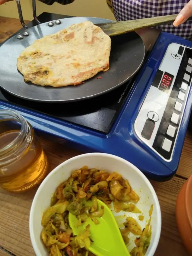 गॅसच्या तुटवड्यामुळे लोक इंडक्शन स्टोव्हकडे वळत आहेत