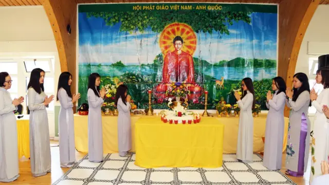 Điểm nhấn của buổi lễ là phần cầu siêu cho anh linh của các chiến sĩ hy sinh bảo vệ chủ quyền biển đảo