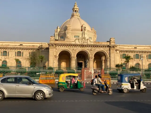 উত্তরপ্রদেশের বিধানসভা ভবন, যে রাজ্যটি ভারতকে ন’জন প্রধানমন্ত্রী দিয়েছে