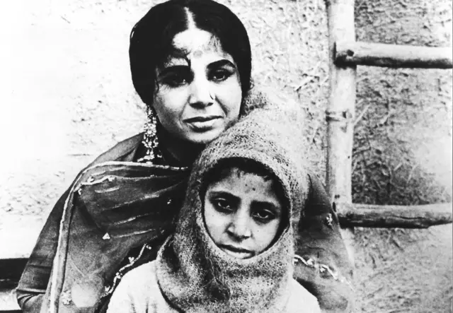 आदित्य राज कपूर आणि त्यांच्या आई