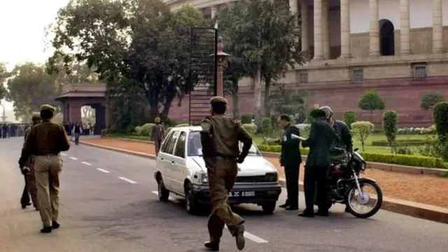 संसद, राजकारण, हल्ला.