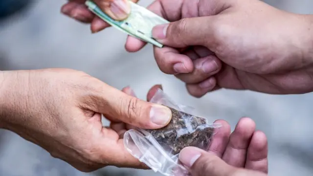 ซื้อขายกัญชา