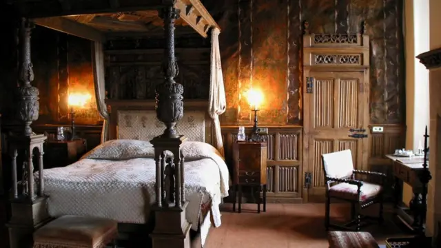 Спальня в замку Беркл? в Глостершир?