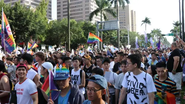 台湾在10月底举办同志大游行,当时主办单位声称聚集了13万人参加。