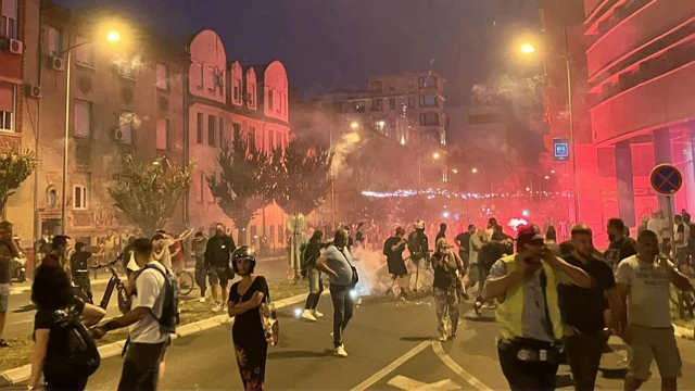 Pirotehnika na ulici u Novom Sadu