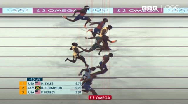 Di photo finish of di men 100m final - di red lines show say Lyles na di first to break di finish line with im chest