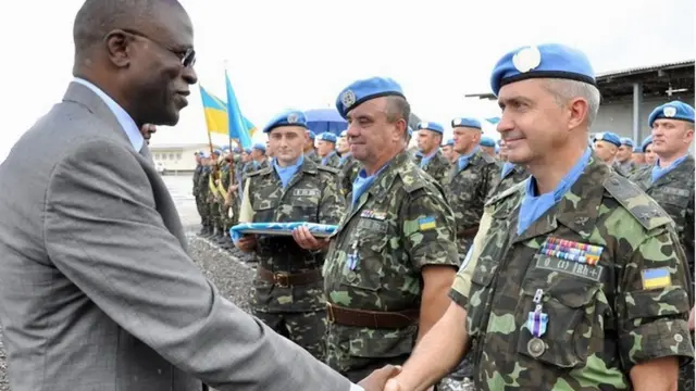 Українським миротворцям вручають медалі "За службу миру"