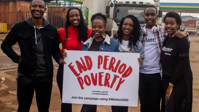 Bamwe mu bagize I Matter Initiative batangije igikorwa cyo kugeza 'cotex' ku bakobwa badafite ubushobozi bwo kuzigura