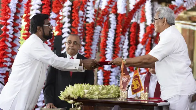 කෙහෙළිය රඹුක්වැල්ල ජනමාධ්‍ය අමාත්‍ය පදවියේ දිවුරුම් දුන් අවස්ථාව