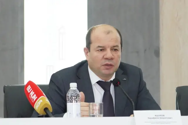 Республика ихтисослаштирилган руҳий саломатлик илмий-амалий тиббиёт маркази директори Зарифжон Ашуров сўзламоқда