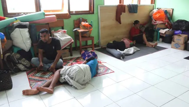 Kondisi pengungsian di SMPN 1 Wulanggitang.